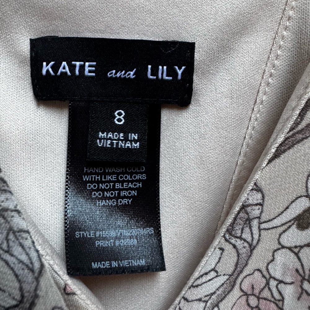 Kate and Lily maxi floral dress, cottagecore-style dress with pastel colors. 8 - Picture 3 of 3